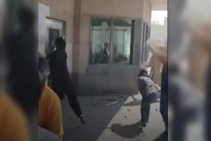 قتلى وجرحى إثر اقتحام القنصلية الأمريكية في باكستان