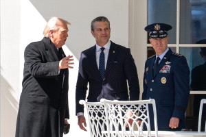 "بوليتيكو" تكشف خطة البيت الأبيض لبيع حرب إيران رقميا