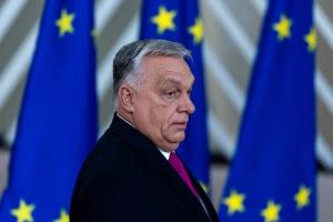 "نعرف أين يعيش وأين يشرب البيرة".. جنرال سابق في استخبارات كييف يهدد أوربان وعائلته