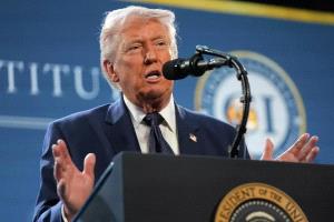 ترامب يتوعد إيران بضربات "قوية جدا"