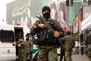 الاستخبارات الإيرانية: اعتقال عدد من العملاء ومصادرة أسلحة وأجهزة اتصال "ستارلينك"