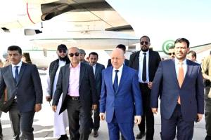 خلافات حادة داخل مجلس القيادة.. جدل محتدم حول عودة العليمي في ظل غضب جنوبي متصاعد