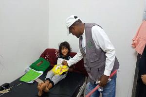 مؤسسة الهجرة الخيرية ترسم الإبتسامة على وجوه الأطفال المرقدين في مستشفى الصداقة بعدن