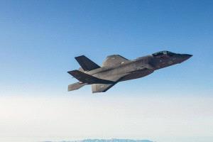 الجيش الإسرائيلي: إحدى مقاتلاتنا تعرضت لهجوم بصاروخ أرض-جو خلال عملية في سماء إيران