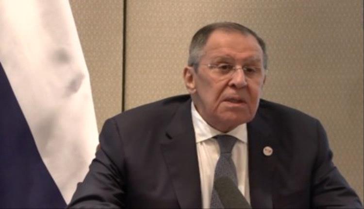 لافروف ممازحا صحفيا هنديا: إذا لم تسلم هاتفك فسيخرج أمن القاعة أسلحتهم!  