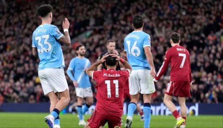 "لا تغلقوا فمه".. لاعب ليفربول يدافع عن صلاح ليلة الرحيل