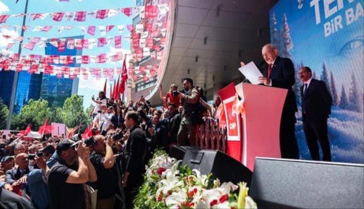 تركيا.. كليجدار أوغلو يزور مقر "حزب الشعب" وأوزيل يحشد أنصاره