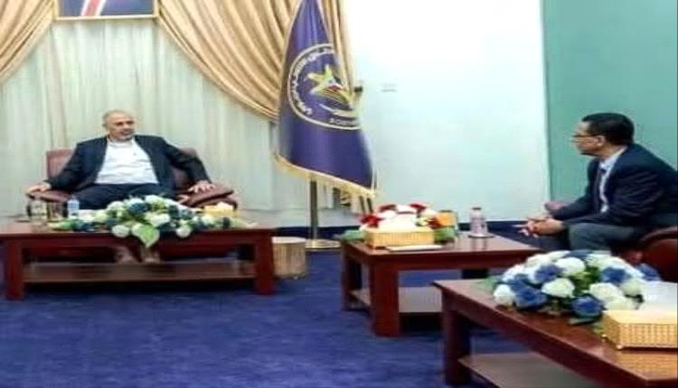 عيدروس الزبيدي في مواجهة الأسئلة الصعبة: أين الجنوب من الحرب؟ وإلى أين يتجه الانتقالي؟