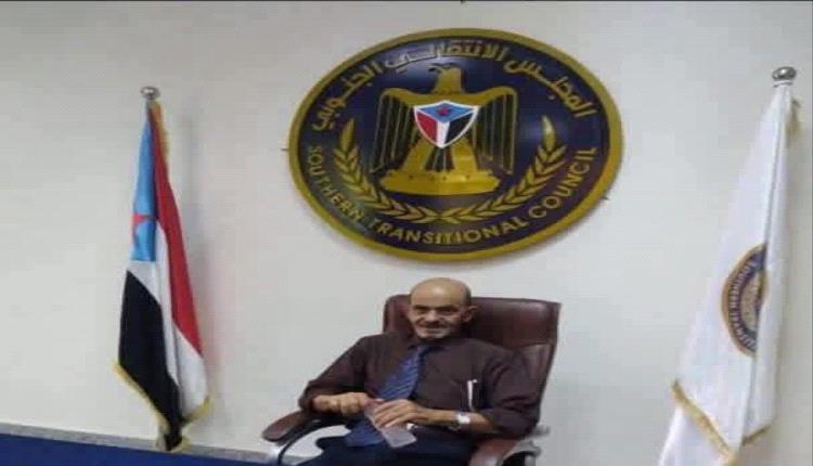 «محمد مقبل بن مسعود يعزي في وفاة المناضل محمد عبد الهادي الأمير»