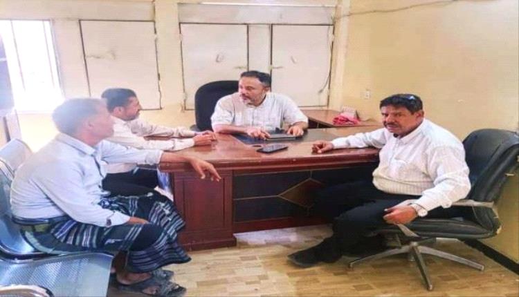 رئيس انتقالي أبين يطلع على سير العمل في مكتب الأحوال المدنية بمديرية خنفر