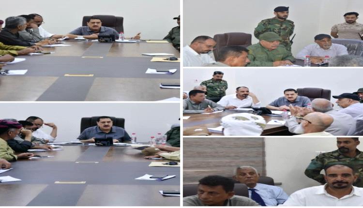 اللواء الشعيبي يرأس اجتماعاً أمنياً موسعاً لقيادات البحث والتحريات ويشدد على تعزيز العمل الوقائي وحماية العاصمة عدن
