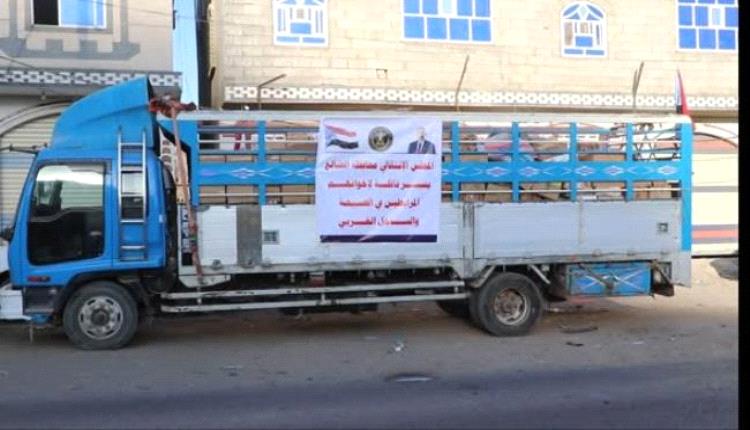 بتوجيهات الرئيس الزُبيدي.. انطلاق قافلة غذائية للمرابطين بجبهتي الصبيحة وباب المندب
