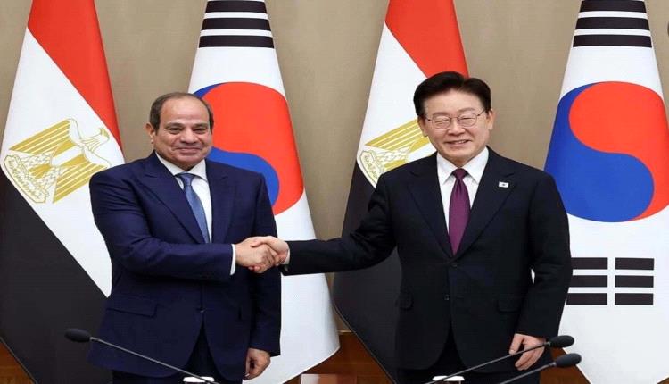 هدية فاخرة من رئيس كوريا الجنوبية للسيسي