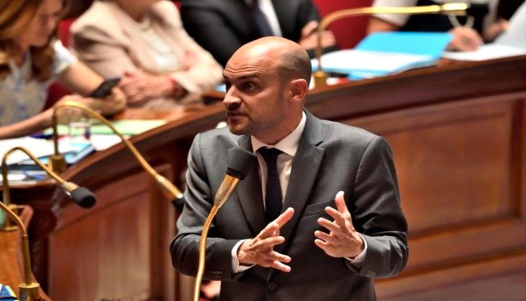 وزير الخارجية الفرنسي يتهم روسيا والصين و"ماغا" بإسكات ميكروفونه
