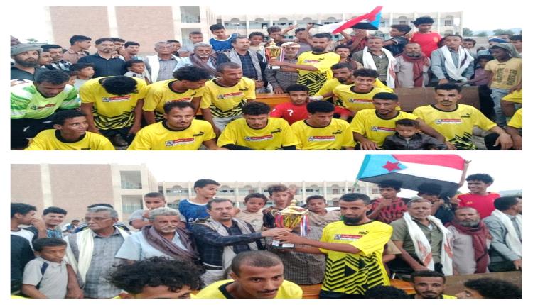 النمارة تتوج بكأس ١٤ اكتوبر في افتتاح دوري الشهداء بمديرية الملاح (صور )
