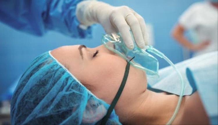 هل يسمعك المريض وهو مخدر؟ دراسة تكشف قدرة مدهشة للدماغ على معالجة الكلام