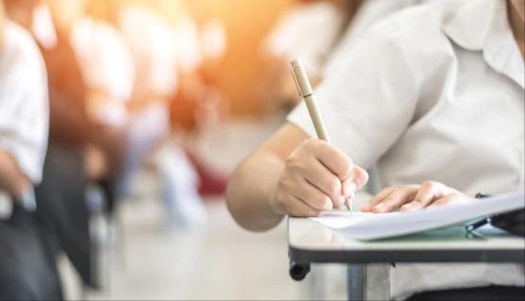 جدل في تونس.. معلمة تفتح 