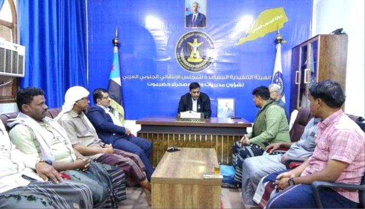 التميمي يلتقي وفدًا من معلمي حورة ووادي العين ويؤكد أهمية دور المعلم في بناء الأجيال
