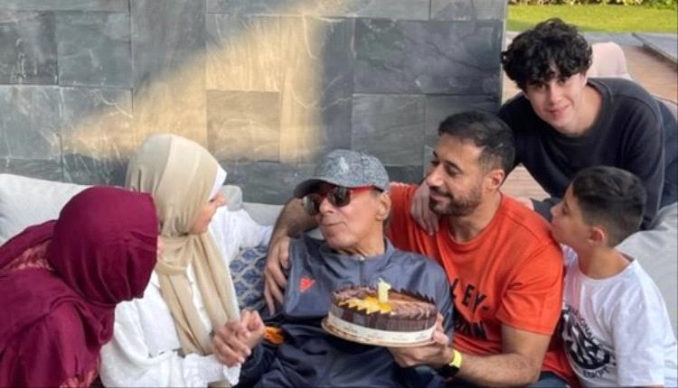 بصورة من آخر عيد ميلاد.. أحمد السعدني يحيي ذكرى والده