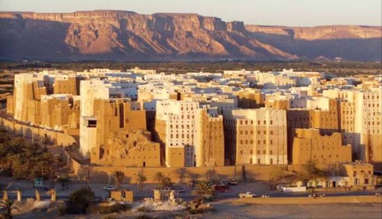 الحمومي: من يستخدم حضرموت سلاحاً ضد الجنوب هو أول من يبيعها