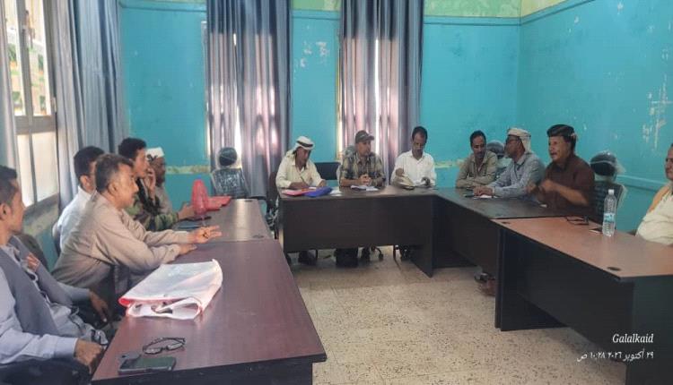 المكتب التنفيذي بالمسيمير يدين القصف الحوثي للمناطق السكنية في حبيل حنش وعهامة وقرين والدريجة ويدعو إلى تعزيز الاستجابة الإنسانية