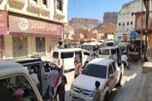 موكب أبناء القطن ينطلق نحو سيئون للمشاركة في مليونية التعبئة
