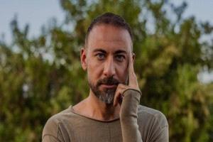 فنان مصري يستغيث بالأمن: هددوني بدفني حياً