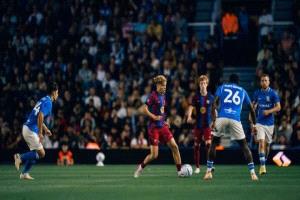 فليك مدرب برشلونة يهدد ريال مدريد بـ"مراهق" إسرائيلي