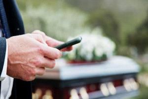 جنازة"حقيقية"  ولا أغرب.. لتطبيقات الأجهزة المحمولة
