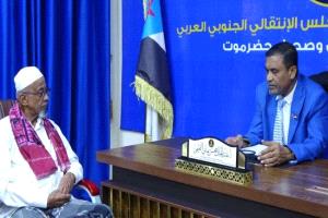 التميمي يلتقي حافة تاربة البلاد للألعاب الشعبية ويؤكد دعم الهيئة للأنشطة التراثية بحضرموت

