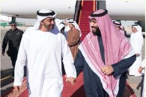 الغارديان البريطانية.. تفاهم سعودي إماراتي لاستئناف دعم القوات المناهضة للحوثيين في اليمن