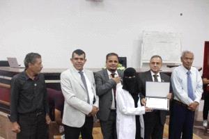كلية طب أسنان عدن تفتح ذراعيها للدفعة الثلاثين وتتوج نجوم التفوق