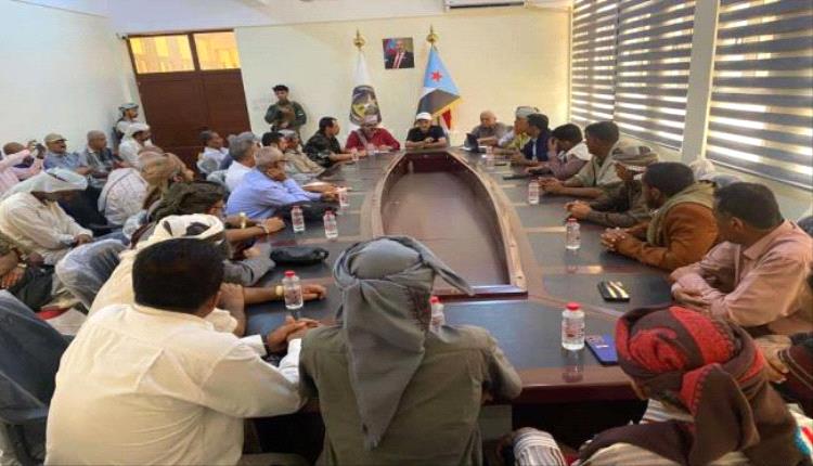 النقيب يعقد لقاءً موسعُا بعدد من المشائخ والشخصيات القبلية والمجت..