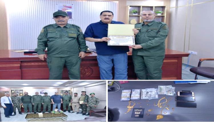 مدير أمن عدن يكرم أفراد البحث الجنائي بشرطة بئر فضل تقديرا لجهودهم في إعادة فتاة واستعادة مبالغ ومصوغات ذهبية.