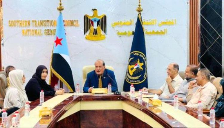 هرهرة يعقد لقاءً موسعاً بشباب عدن لبحث التحديات الاقتصادية
