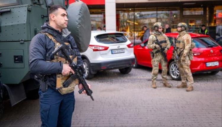 زيلينسكي يتوعد بإقالات بعد مواجهة مسلحة بين جهازي أمن في أوكرانيا