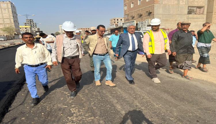 رئيس صندوق صيانة الطرق يتفقد أعمال إسفلت طريق التقنية–إنماء بعدن ويوجّه بتسريع الإنجاز وفق أعلى معايير الجودة