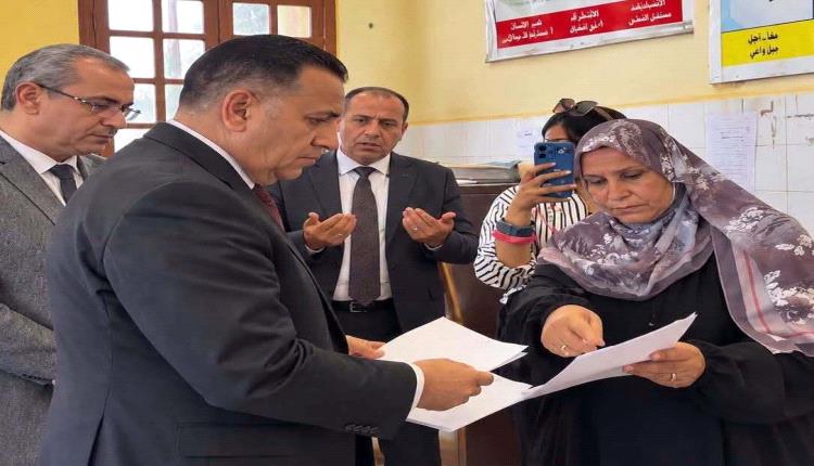 مسؤول مصري في مرمى الانتقادات ويثير موجة غضب.. ماذا جرى أمام الكاميرات؟