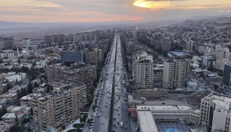 منظمات وشخصيات سورية تدين إخراج عائلات علوية من الزهريات في المزة وتحذر من "تغيير ديموغرافي"

