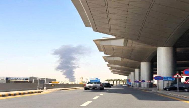 رويترز: تصاعد ألسنة اللهب وأعمدة الدخان قرب مطار الرياض
