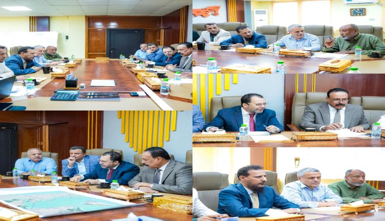 وزير الدولة محافظ العاصمة عدن يناقش مع وزيري الأشغال والكهرباء تسريع تنفيذ عدد من مشاريع الطرق والخدمات المرتبطة بها ( صور )
