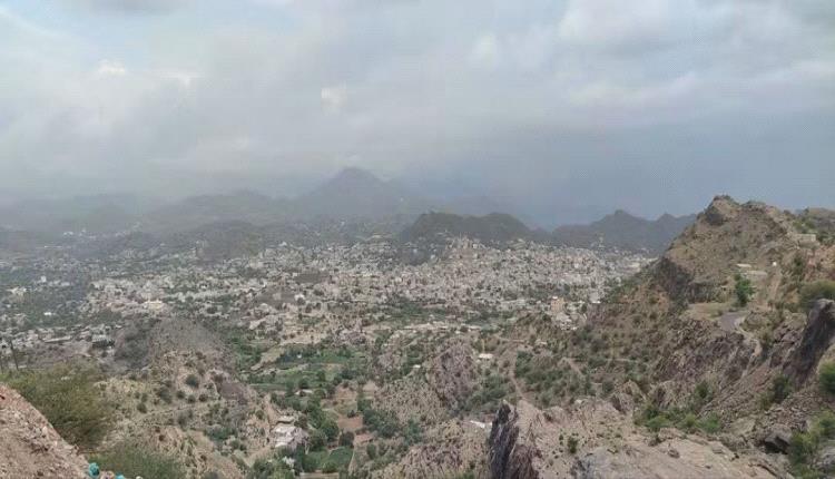 من جحاف، تبدو مدينة الضالع وقد تمدَّدت كحلم بعيد المنال ... كنَّا نسمع ونحن صغار: إذا التصقت ب 