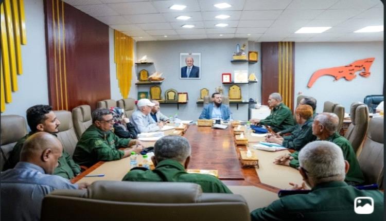 محافظ العاصمة عدن يناقش مع رئيس مصلحة الأحوال المدنية تعزيز التنسيق والتعاون