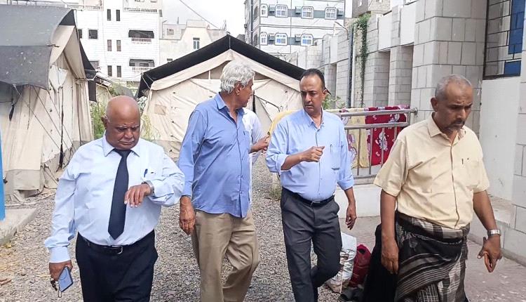الشعبي وحيدرة يتفقدان مركز الإسهالات المائية الحادة (الكوليرا) في مستشفى الصداقة بعدن