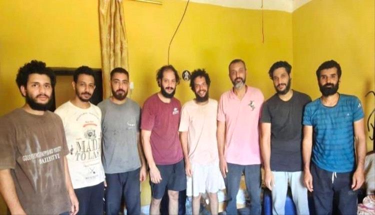 الإفراج عن 8 بحارة مصريين وإنهاء أزمة احتجازهم في بونتلاند الصومالية
