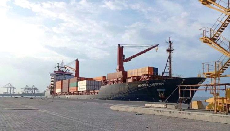 صدمة في ميناء عدن.. جمارك حاوية بطاريات الليثيوم تقفز إلى 35 مليون ريال
