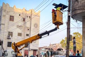 صيانة أعمدة ووحدات الإنارة بعدد من شوارع صيرة
