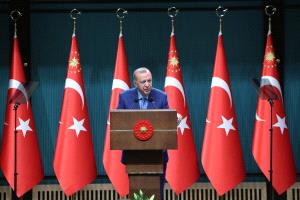 فضيحة الصناديق تدفع أردوغان للتدخل.. والمركزي التركي يحاول منع انهيار الليرة
