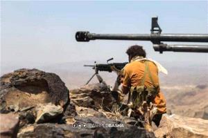 هجوم حوثي عنيف على جبهة الأغبَرَة والقبائل تتصدى له
