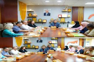 المحافظ شيخ يبحث مع وفد أممي سبل دعم وتمكين المرأة في العاصمة عدن ( صور )